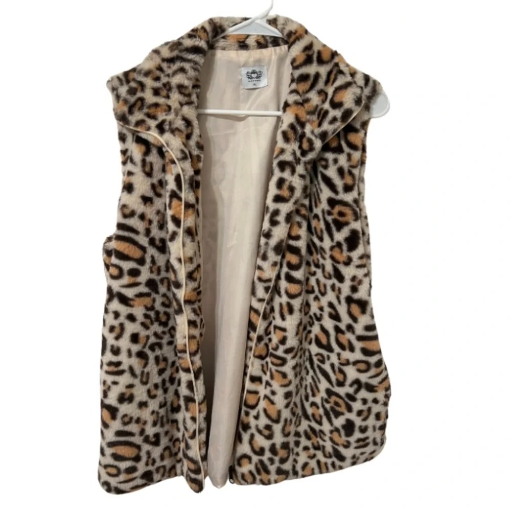 Animal Print Fleece Vest w/pockets - Picture 1 of 6